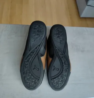 Zapatillas Puma Mujer Negras y Doradas