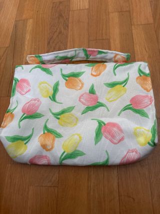 Neceser de viaje con tulipanes