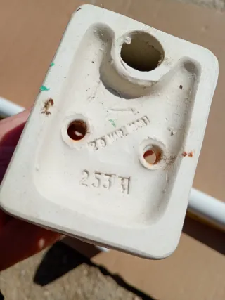 Toallero de porcelana antiguo 1968