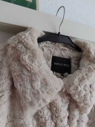 Abrigo pelo sintético