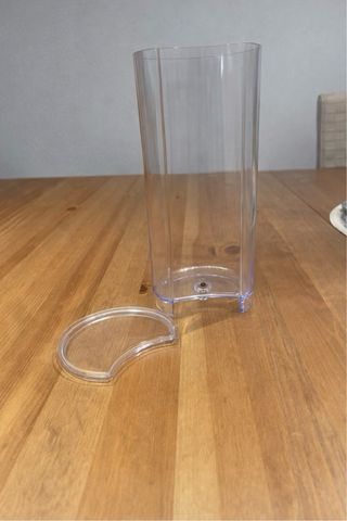 “Nespresso roja + porta cápsulas madera