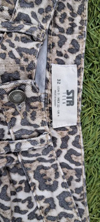 Vaqueros Stradivarius Leopardo