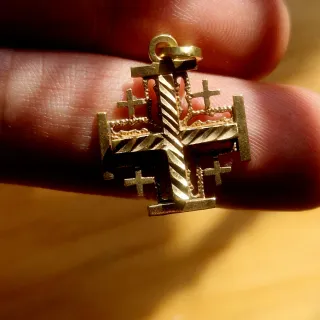 Colgante Cruz de Jerusalén 18k