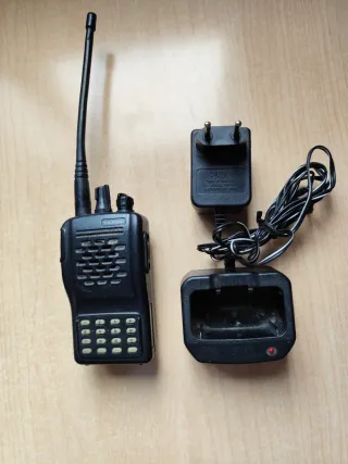 Walkie Yaesu VX-246 Negro con Cargador