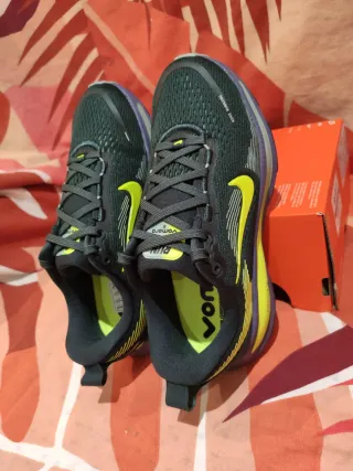 T35 Zapatillas Nike Vomero 18