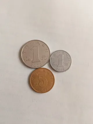 Lote 3 monedas chinas 1 Yuan y 5 Jiao
