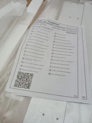 Vitrina expositora de cristal y madera