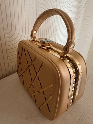 Bolso y Zapatos Dorados