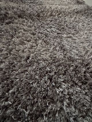 Tappeto pelo lungo grigio