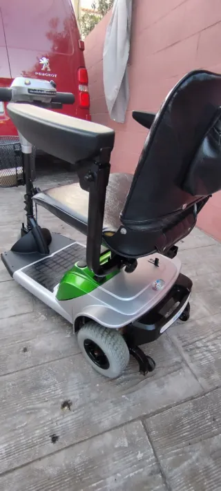 Scooter de Movilidad Verde y Negro