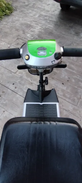 Scooter de Movilidad Verde y Negro