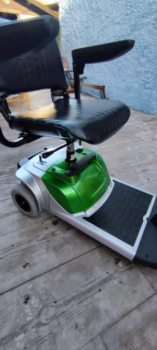 Scooter de Movilidad Verde y Negro