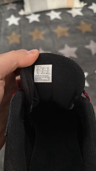 Zapatillas Asics Negras y Rojas