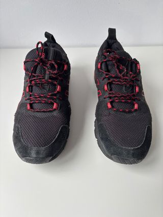 Zapatillas Asics Negras y Rojas