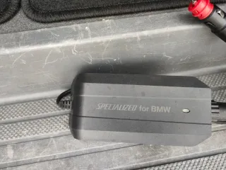 Cargador Specialized para bicicleta eléctrica