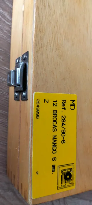 Fresadora F-2004C 450W. 12 brocas 6mm