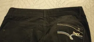 Pantalón pana Desigual Slim Fit negro