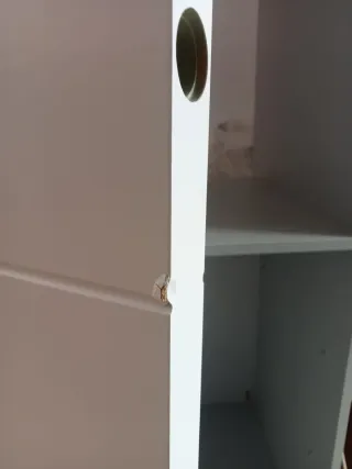 Puertas correderas blancas con moldura