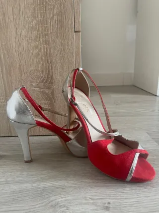 Tacones rojos y plateados talla 38