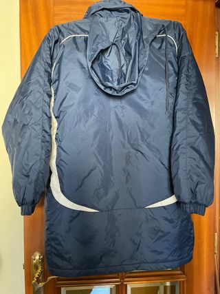 Chaquetón deportivo azul y blanco