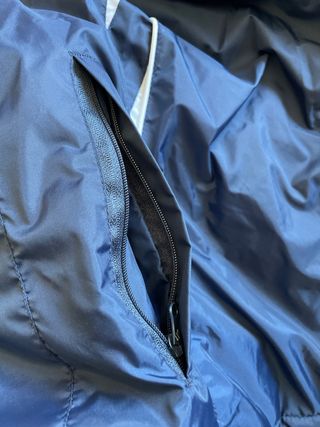Chaquetón deportivo azul y blanco