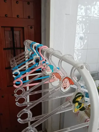 Lote de perchas infantiles Disney