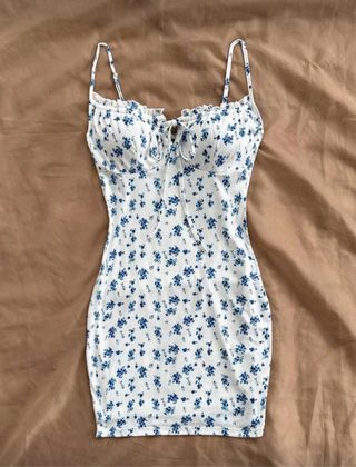 Vestido corto floral azul y blanco Talla XXS