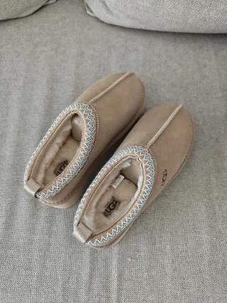 UGG Tazz II Talla 40 Beige