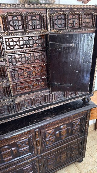 Bargueño Castellano Madera Maciza Tallada