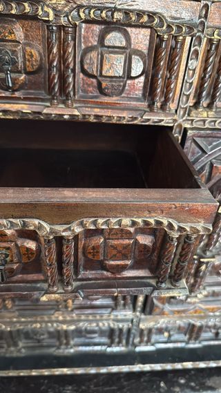 Bargueño Castellano Madera Maciza Tallada