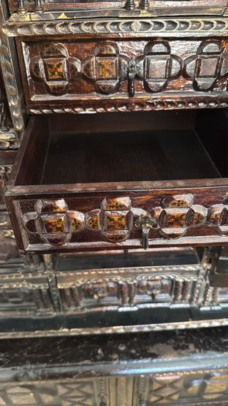 Bargueño Castellano Madera Maciza Tallada