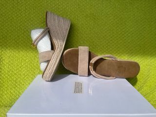 Zapatos de cuña beige