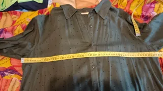 Vestido camisero verde con puntos