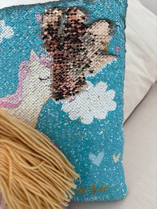 Muñeca y cojín decorativos infantiles