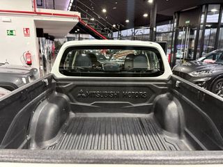 Mitsubishi L200 Doble Cabina 220 DI-D Motion 6AT L200 DI-D M-PRO AUTO AUTOMÁTICA