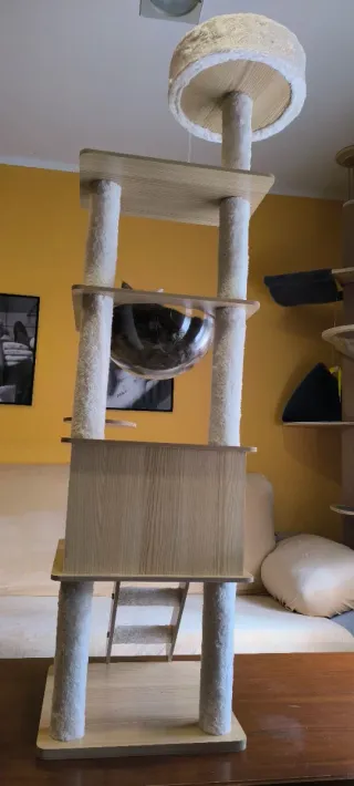 Árbol rascador para gatos de madera