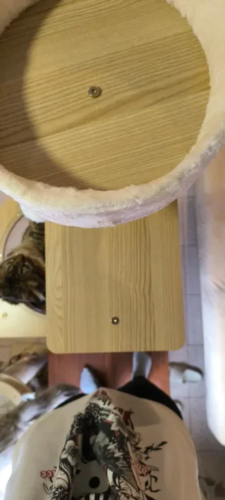 Árbol rascador para gatos de madera