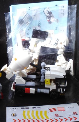 Juguete de construcción camión grúa y hormigonera