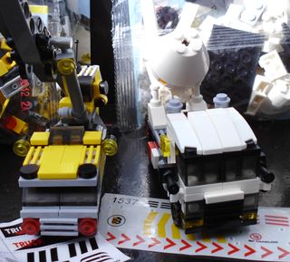 Juguete de construcción camión grúa y hormigonera