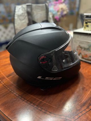 Casco de moto LS2 negro