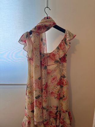 Vestido veraniego floral con volantes