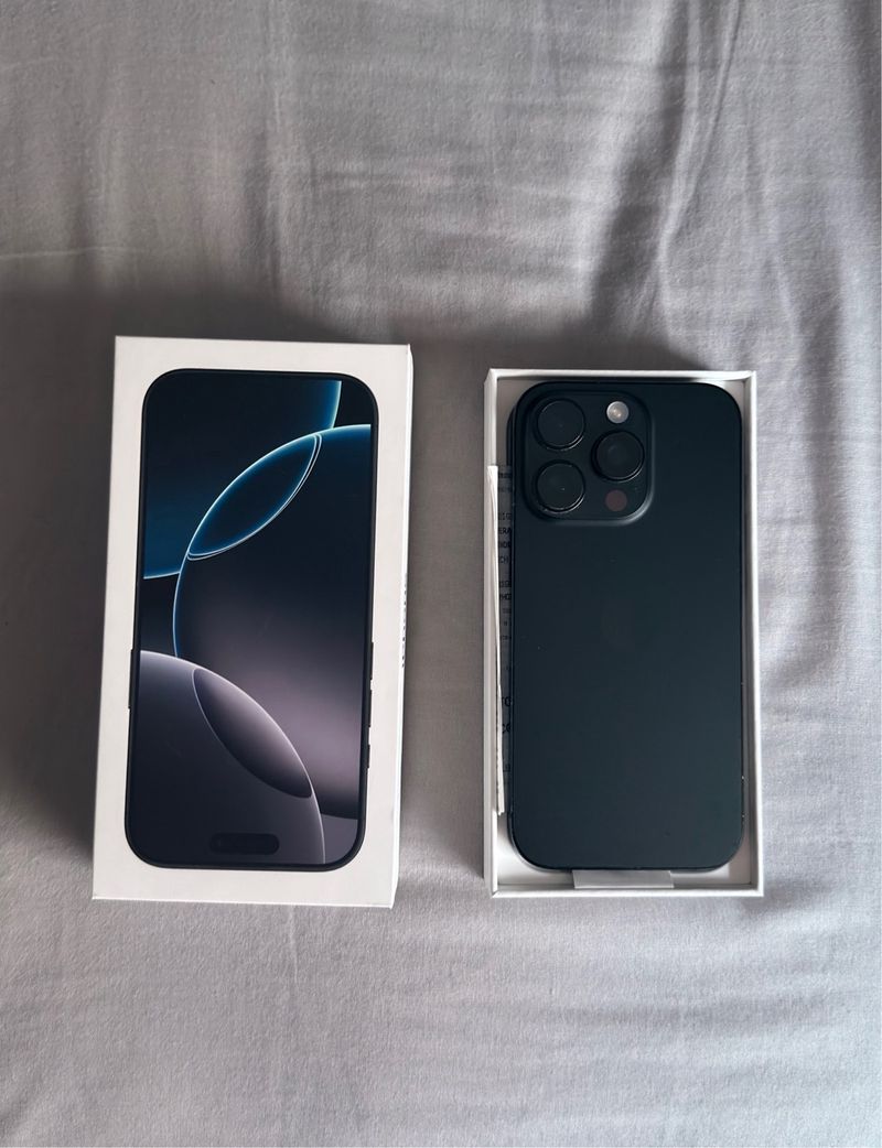 iPhone 16 Pro 256 GB Space Gray afbeelding 2