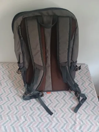 Mochila Quechua Negra y Gris