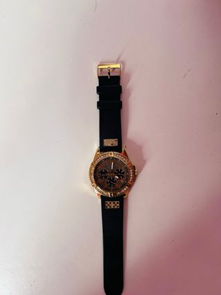 Reloj Guess Dorado y Negro