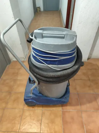 Aspiradora industrial AKUA