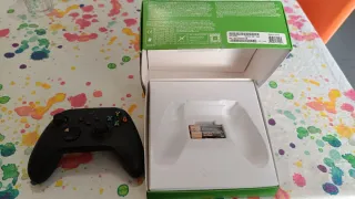 Mando Xbox Series X con caja