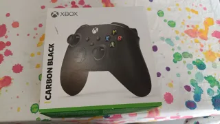 Mando Xbox Series X con caja