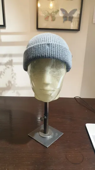 Expositor de gorros cabeza maniquí resina
