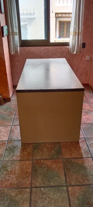 Mesa de oficina beige y marrón 1.60mx 0.75 m x0.75