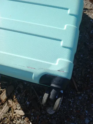 Solo tiene una marca hay pero no se despega